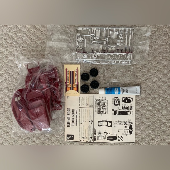 Vintage Ford - 1939/40 Ford Custom Tudor Sedan in 1/25 scale by AMT from 1970s - Picture 5 of 5